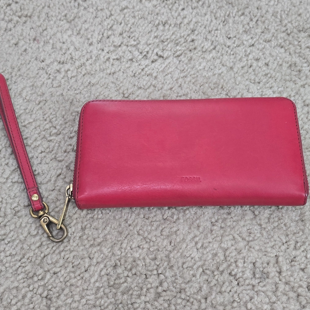 Fossil Wallet Emma Crimson Red Full Zip Large Wrislet Leather Clutch Organizer - Picture 2 of 7